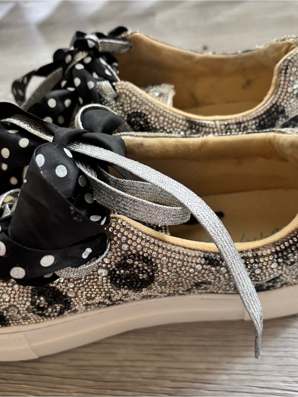 Betsy Johnson SIDNY All-Over Rhinestone SKULLS Platform Sneakers Size 8.5 - Picture 7 of 10